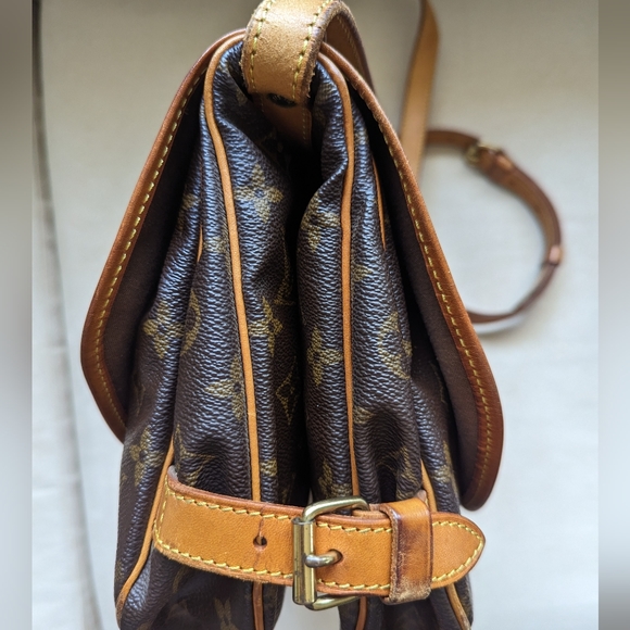 Louis Vuitton Brown Saumur Monogram 30 Canvas Crossbody Bag - Picture 5 of 12